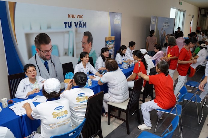 Vinamilk[-]Sure[-]Prevent[-]đồng[-]hành[-]cùng[-]3000[-]người[-]cao[-]tuổi[-]tại[-]Hội[-]thể[-]dục[-]dưỡng[-]sinh[-]TP.[-]Hồ[-]Chí[-]Minh